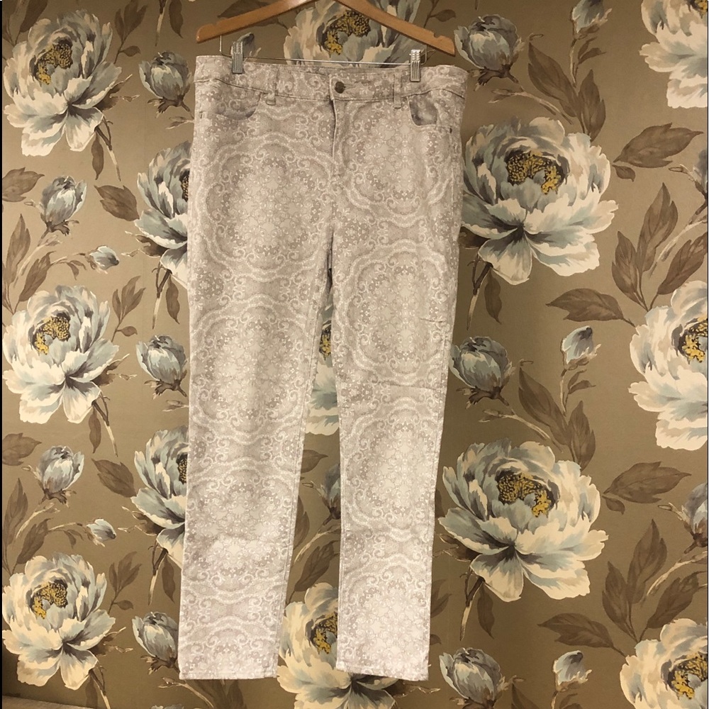 CHiCO’S The Platinum Jegging Size 3